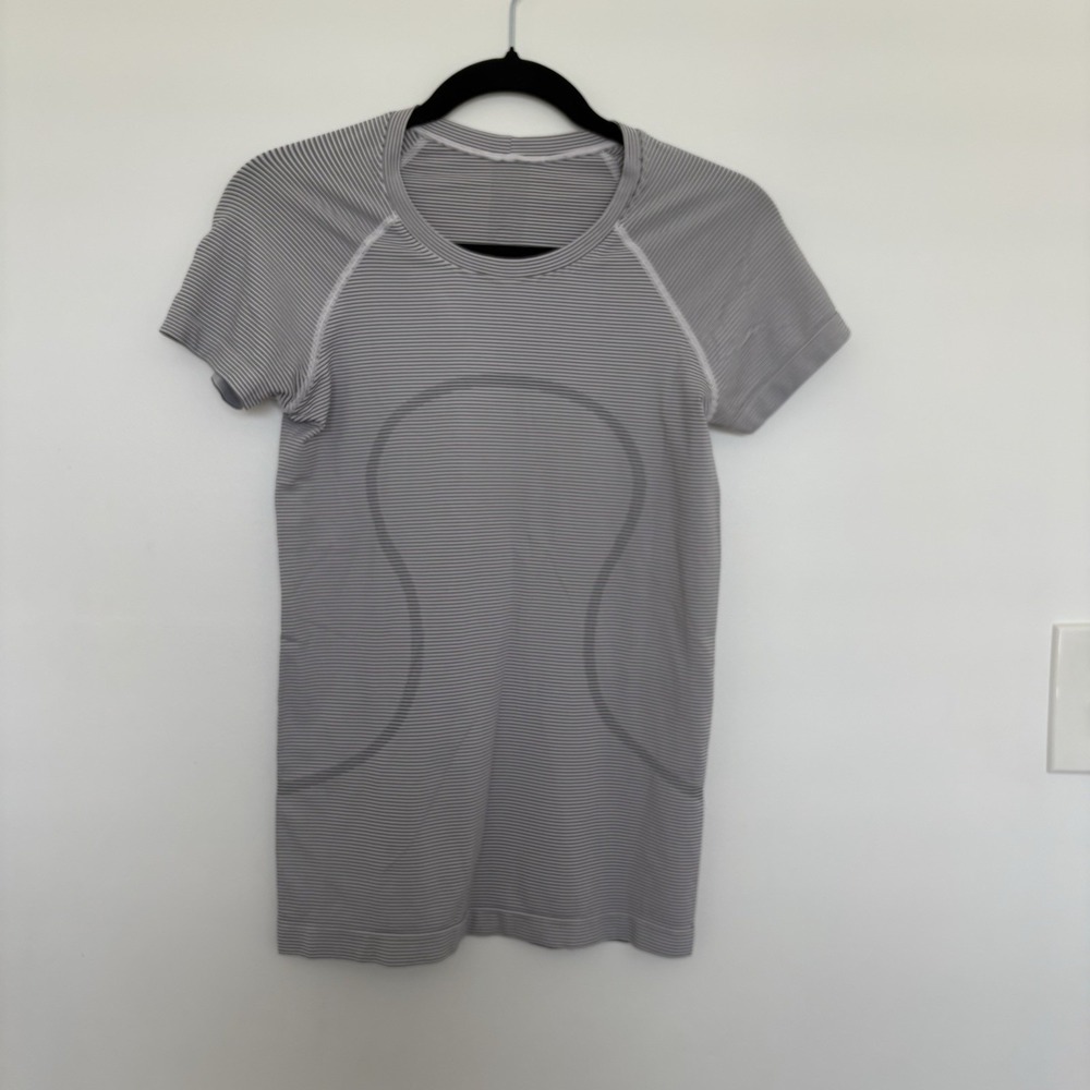 Lululemon Run Swiftly Tech Short-Sleeve Shirt Gray size 6 Active Outdoor